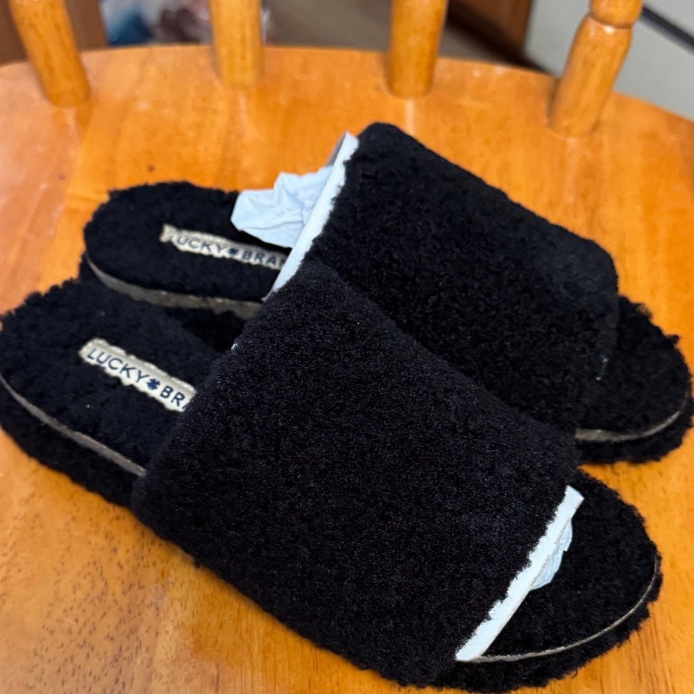 Lucky Brand NWOB size 6.5 Black  sherpa Plush hard bottoms in/outdoor Slippers